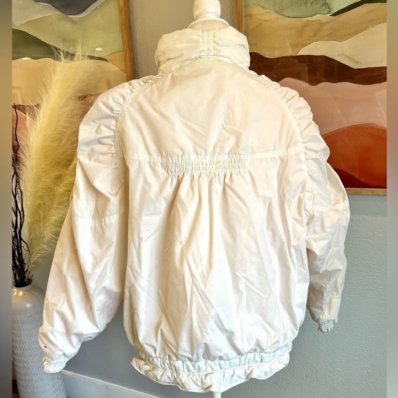 Vintage 80s White Puffer Jacket - Picture 4 of 14